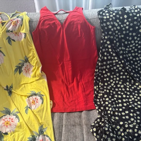 Size small bundle of maternity clothes. - Picture 4 of 13